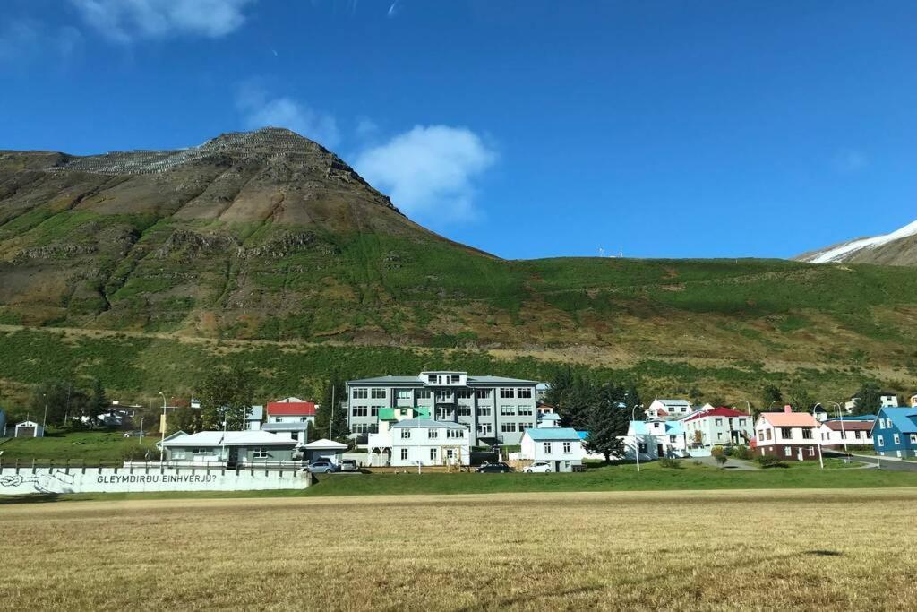 House With A Warm Soul In North Iceland Siglufjordur Eksteriør billede