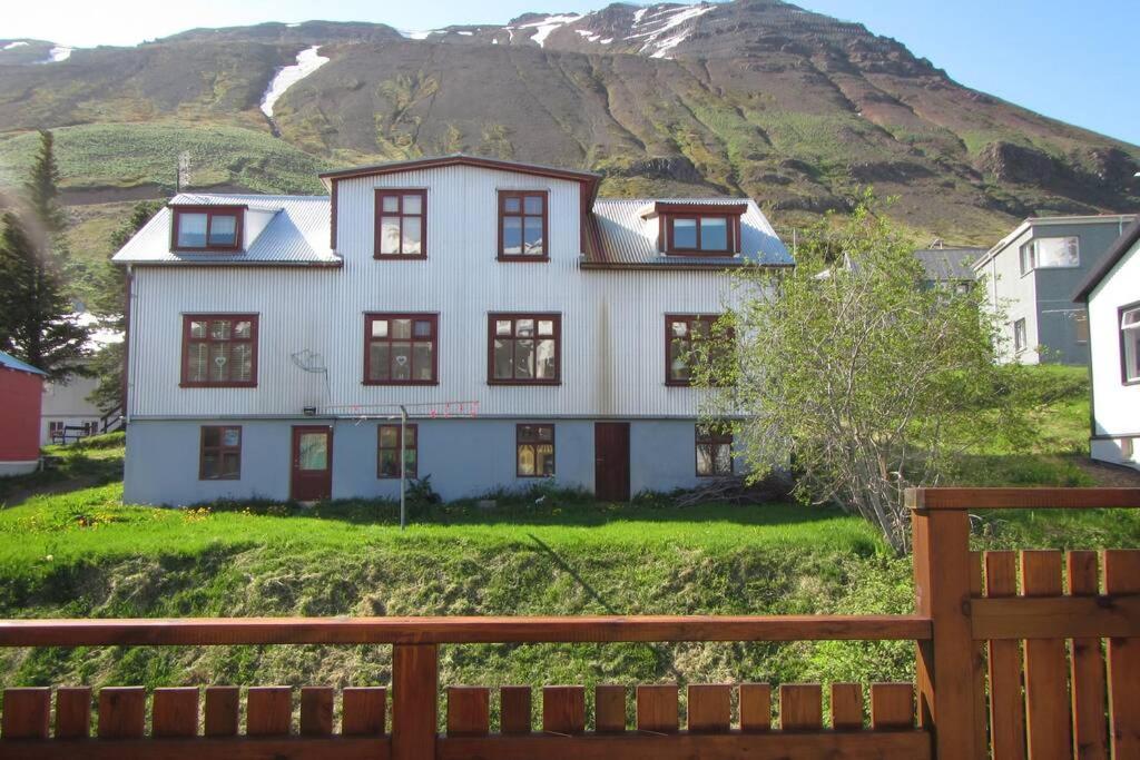 House With A Warm Soul In North Iceland Siglufjordur Eksteriør billede